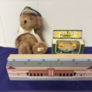 York Fair Collection: Boyd's Bear #4, Matchbox VW Bus 2002 And Cats Meow Toyota